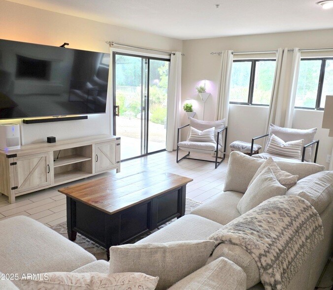 Foto principal - 10080 E Mountainview Lake Dr