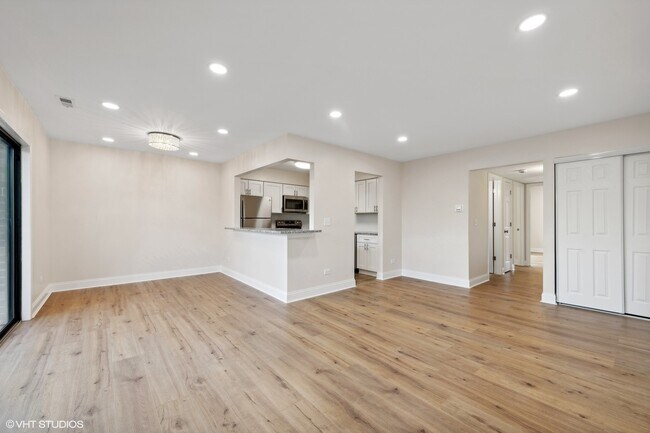 Foto del edificio - 224 W Ct of Shorewood