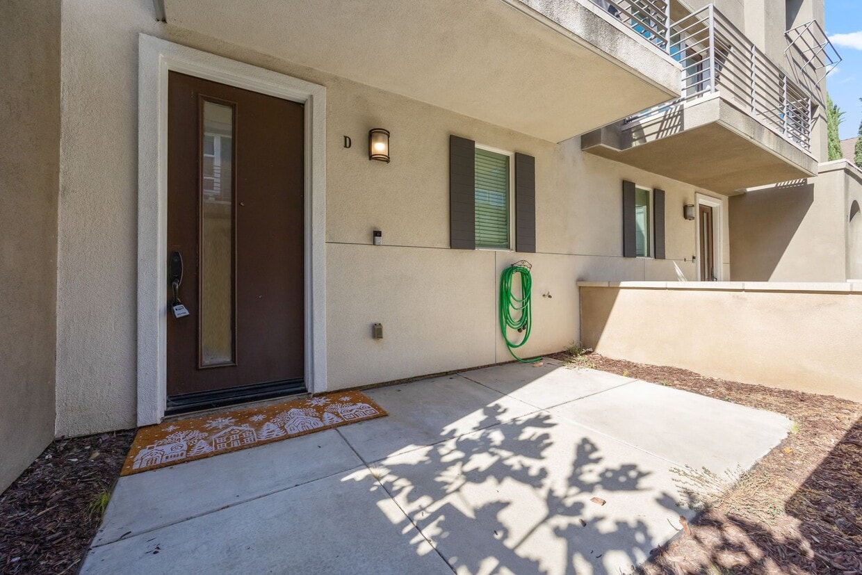Primary Photo - Modern 3-Bedroom Condo in Prime Azusa Loca...