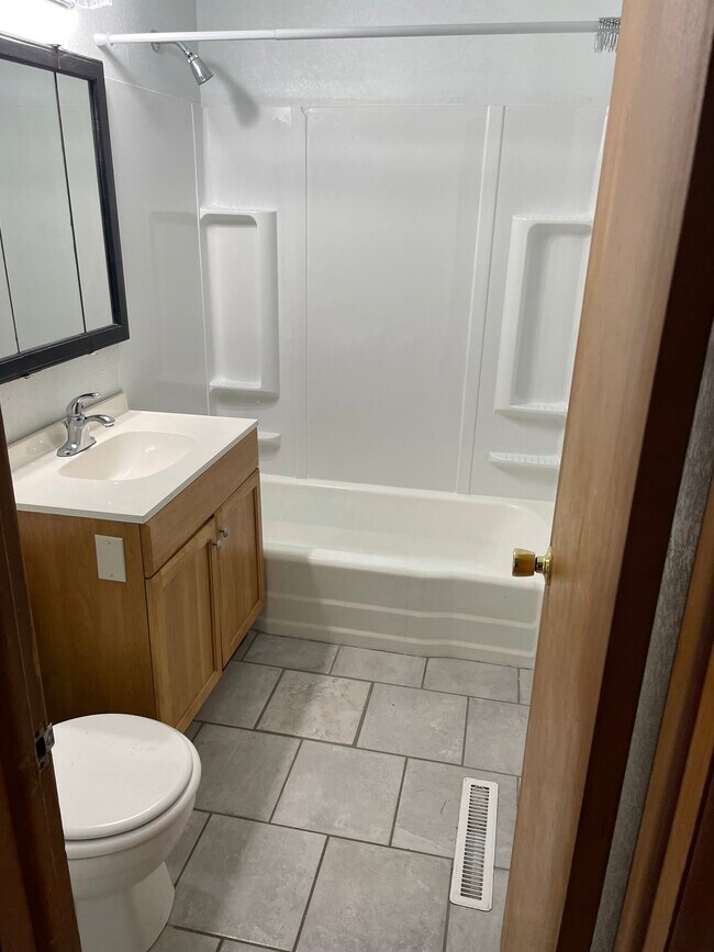 Foto del edificio - 8026 E Indianapolis St