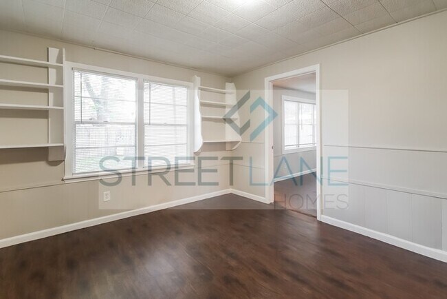 Building Photo - REDUCED!