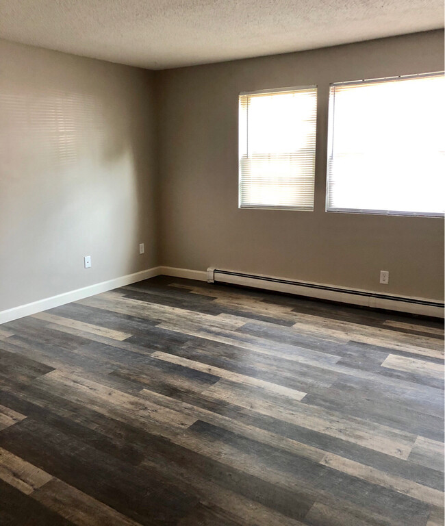 Building Photo - 308 N Larkin Ave
