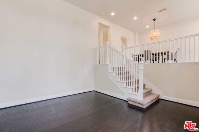 Building Photo - 6020 S Celedon Creek