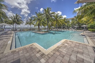 Interior Photo - 33 WEST