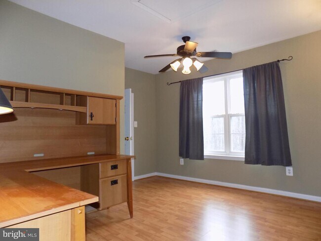 Building Photo - 3056 Whispering Dr