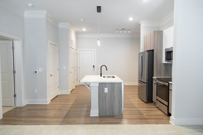 Building Photo - Crowne at 501