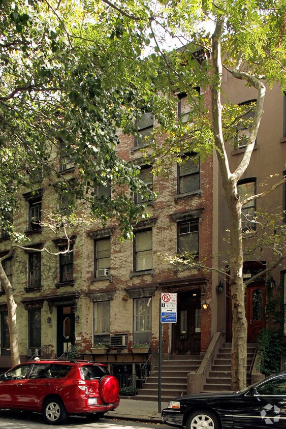 Primary Photo - 247-251 E 31st St
