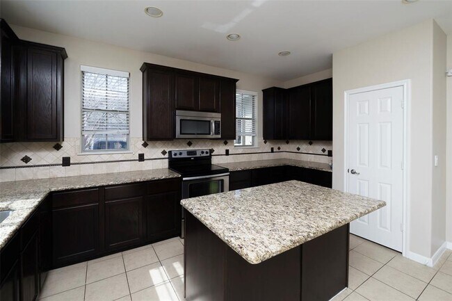 Foto del edificio - 12801 Cape May Ln