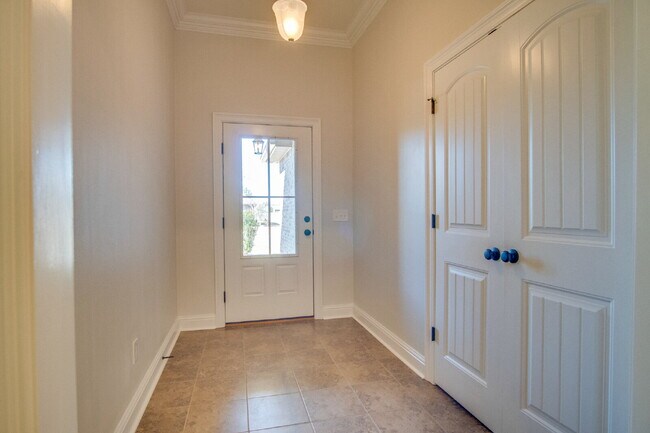 Foto del edificio - Stunning Move-In Ready 3-Bed, 2-Bath Energy-Efficient Brick Home in Pace with Brand-New Flooring,...