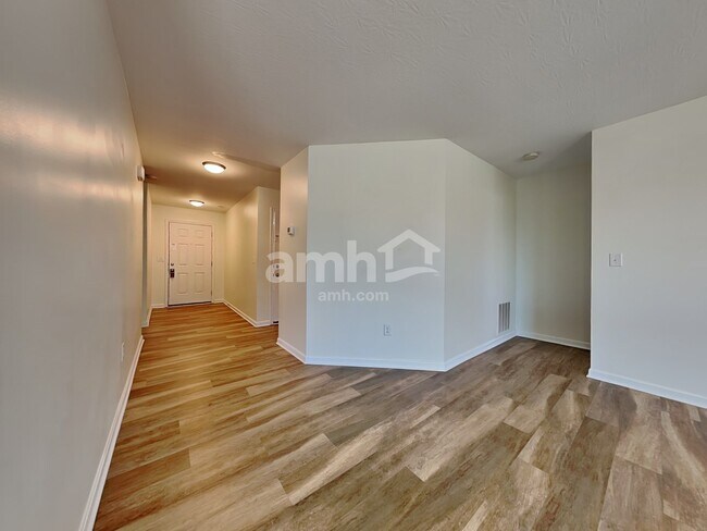 Building Photo - 730 Emerald Dr