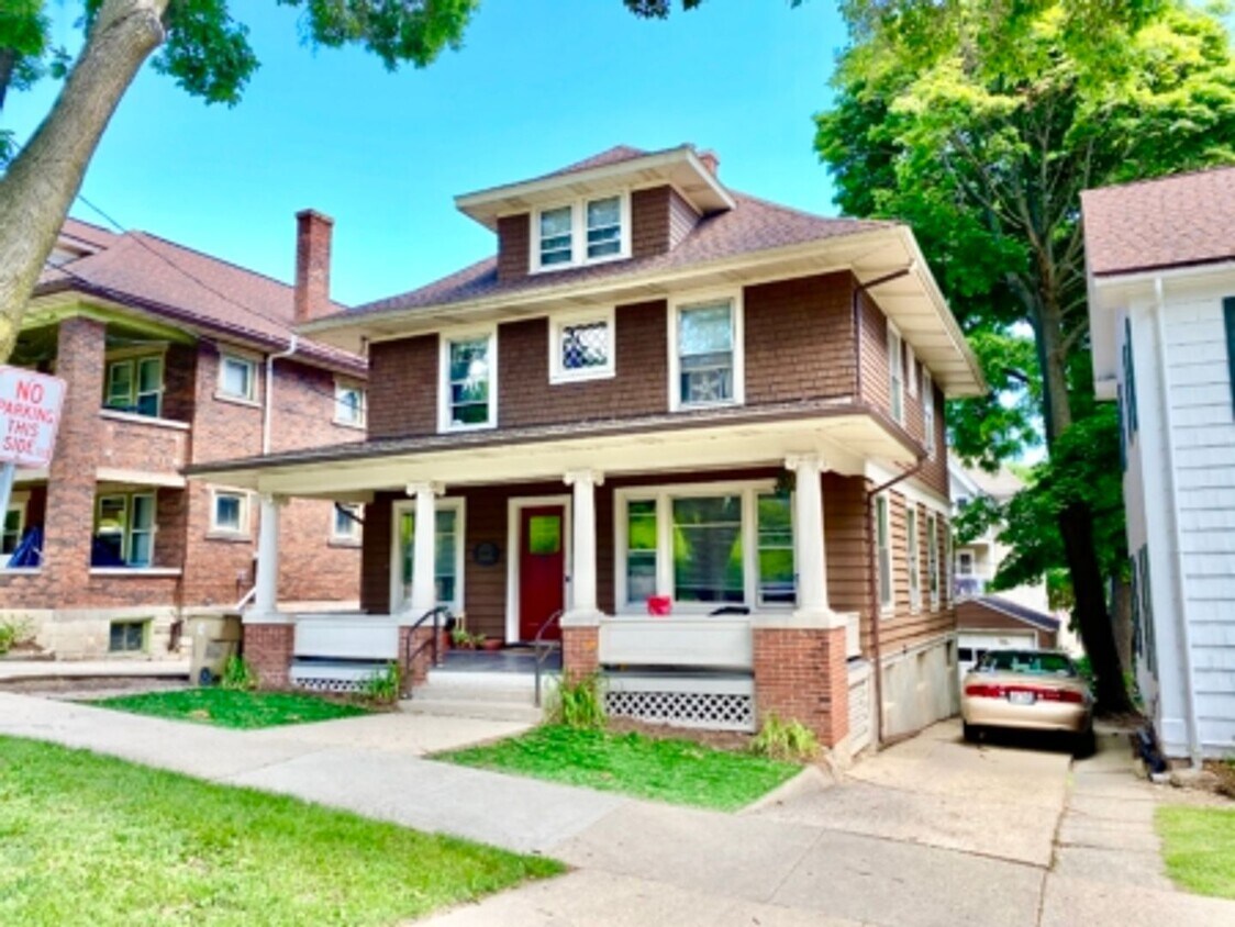 Primary Photo - 147 Lathrop St