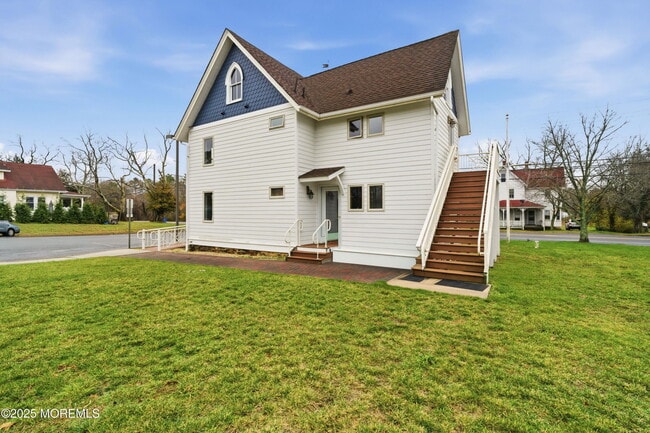 Building Photo - 400 S Main St