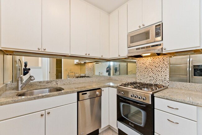 Foto del edificio - Spacious 1 Bed, 1 bath unit featuring a pr...
