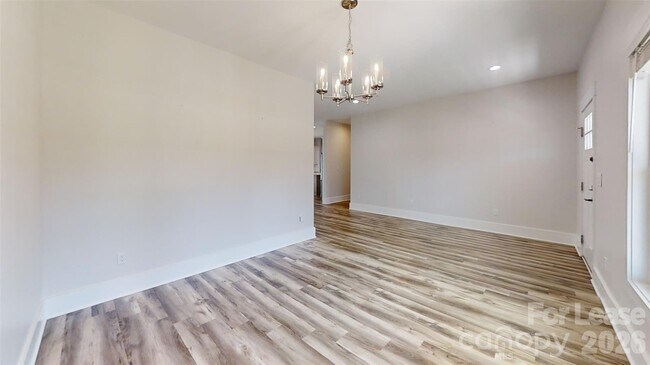Foto del edificio - 5345 Christopher Rd