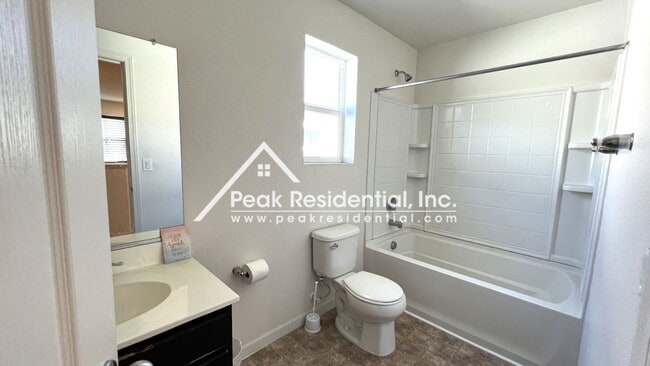 Foto del edificio - Wonderful Sacramento 4bd/2.5ba Home with 2...