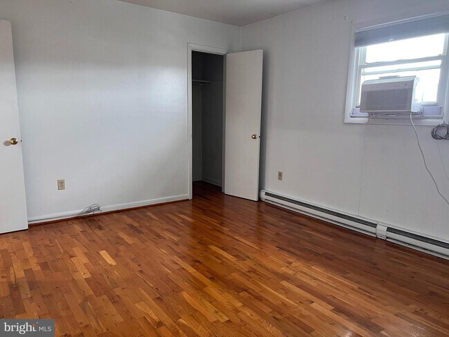 Foto del edificio - 2264 Roosevelt Blvd