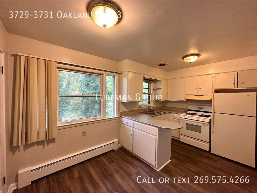 Primary Photo - 3729-3731 Oakland Dr-3