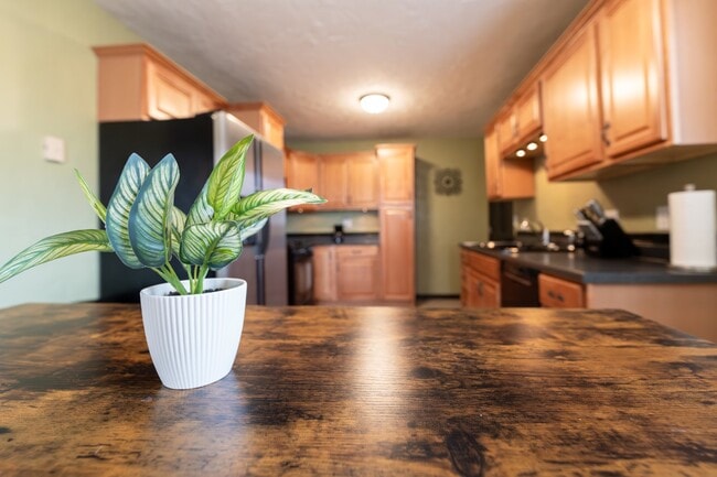 Building Photo - Hideaway House in Farmington, Executive Rental - Fully Furnished