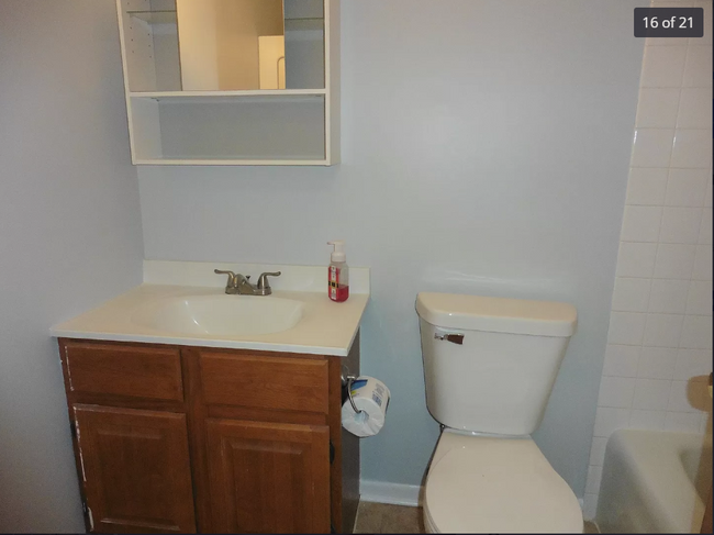 Foto del edificio - 568 Somerset Ln