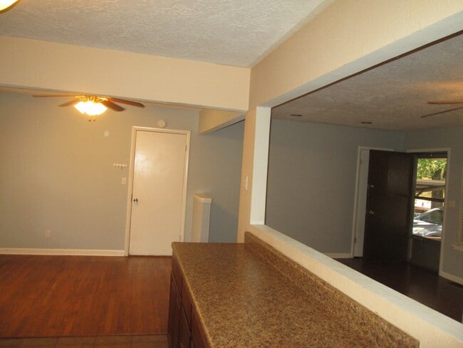 Foto del edificio - PRELEASING for Mid-July 2026! (3) Bed/(1.5) Pet Negotiable!