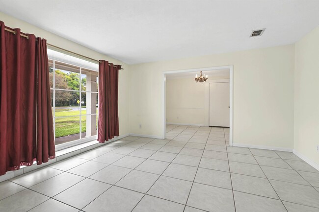 Building Photo - 2613 Killarney Way