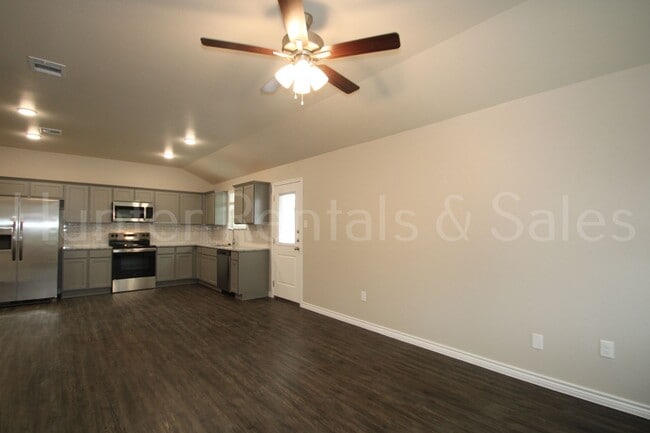 Building Photo - 505 Bonnie Dr