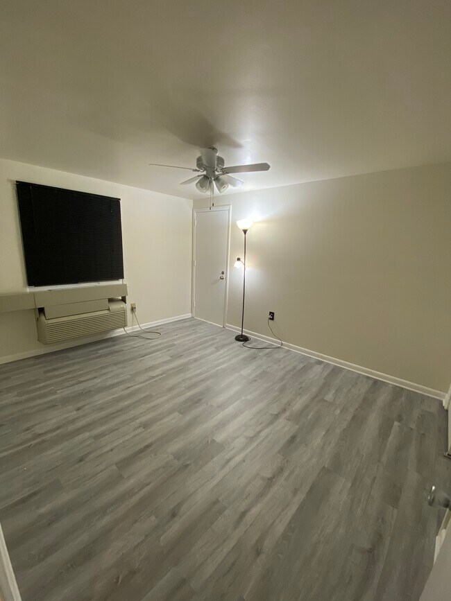 Master Bedroom - 250 Tanglewood Ln