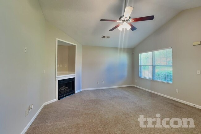 Building Photo - 613 Everlasting Way