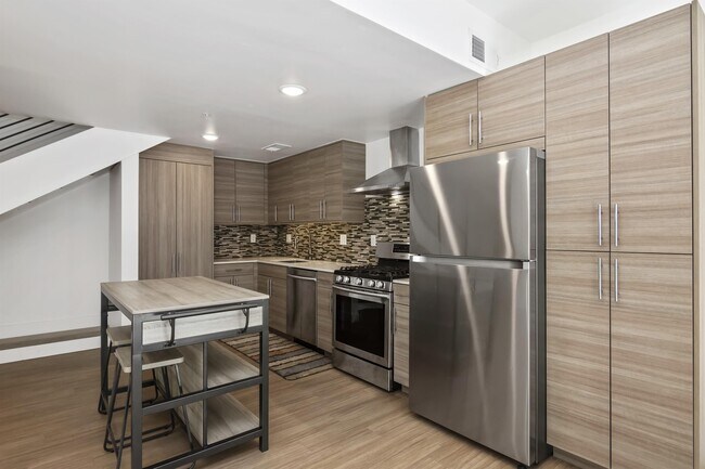 Building Photo - 877 S 200 W