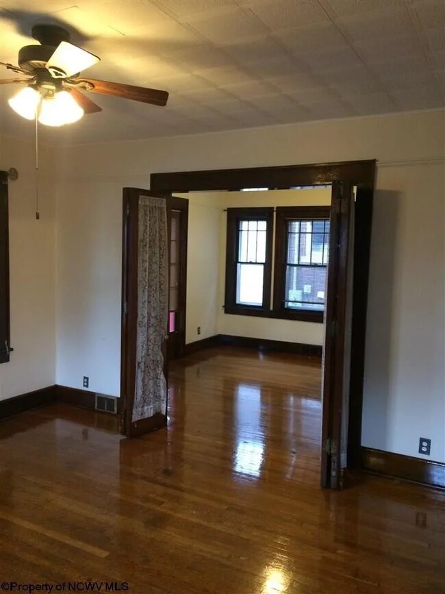 Living room & front entry - 100 Holland Ave