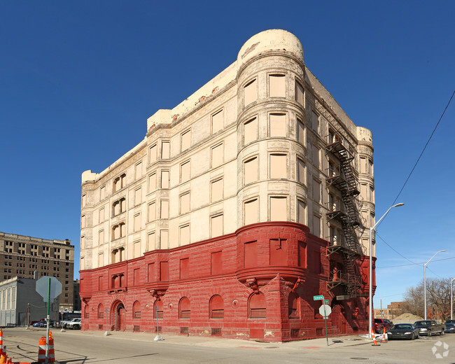 Building Photo - 100-112 Temple St