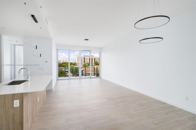 Foto del edificio - 545 SW 11th St