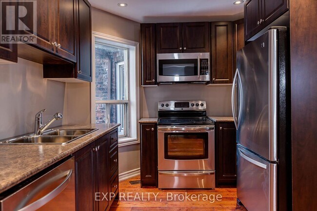 Photo du bâtiment - 43 Springhurst Ave