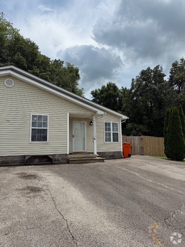 Building Photo - 746 Palmetto Loop