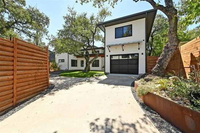 Building Photo - 407 S Park Dr