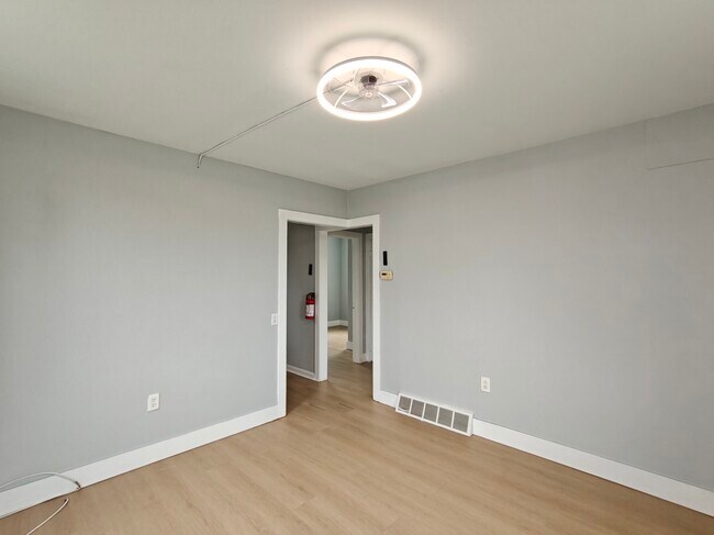 Foto del edificio - 51 Lakeview Ave