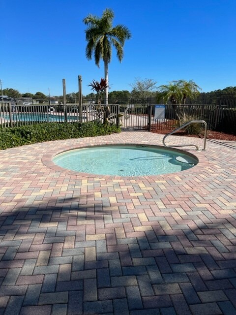 little pool - 5064 NW Coventry Cir