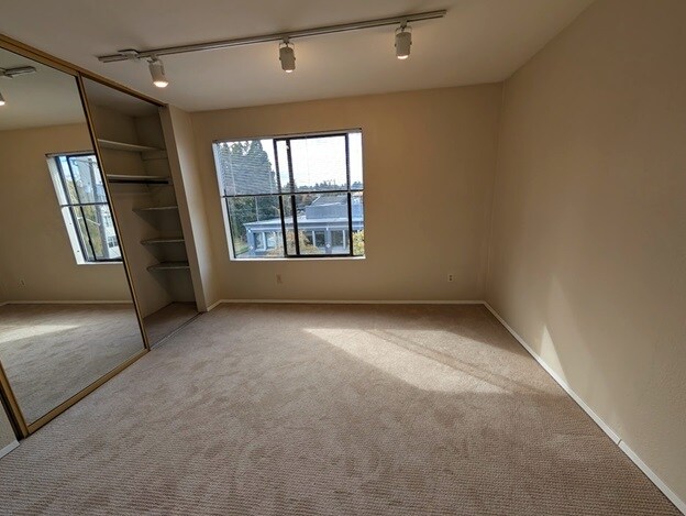 Foto del edificio - 7850 E Green Lake Dr N