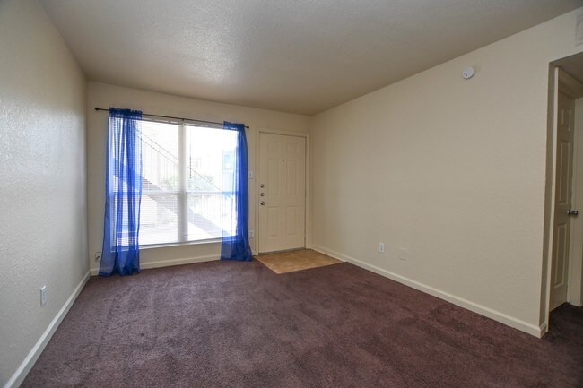 Foto del edificio - 8100 Creekbend Dr