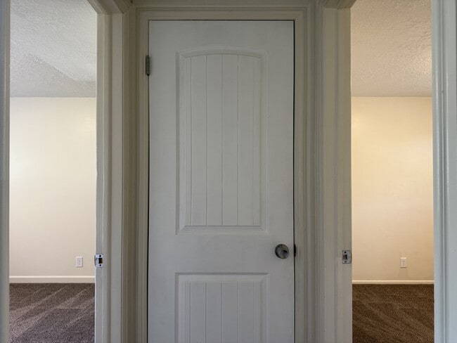 Building Photo - 398 W 4525 S