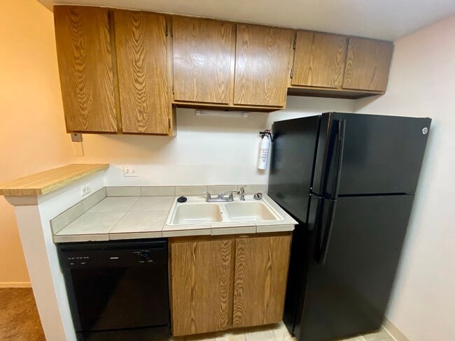 1 Bed 1 Bath Aurora Condo Located Near Che... - 1 Bed 1 Bath Aurora Condo Located Near Che...