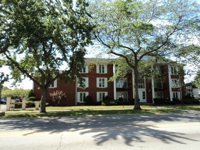 Primary Photo - 5641 W 103rd St
