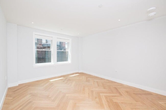 Foto del edificio - 12 Commonwealth Ave