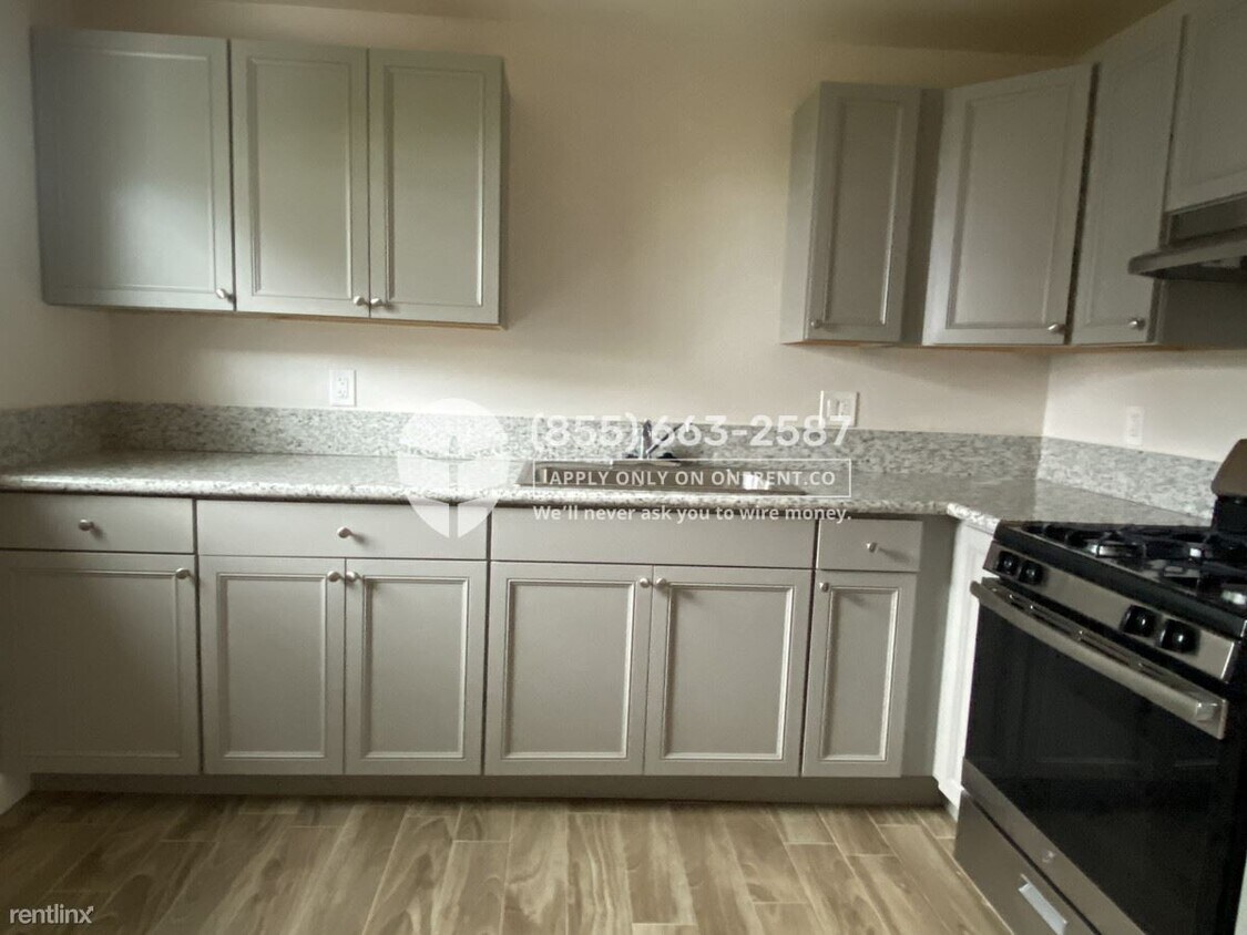 Primary Photo - 2637 44th St