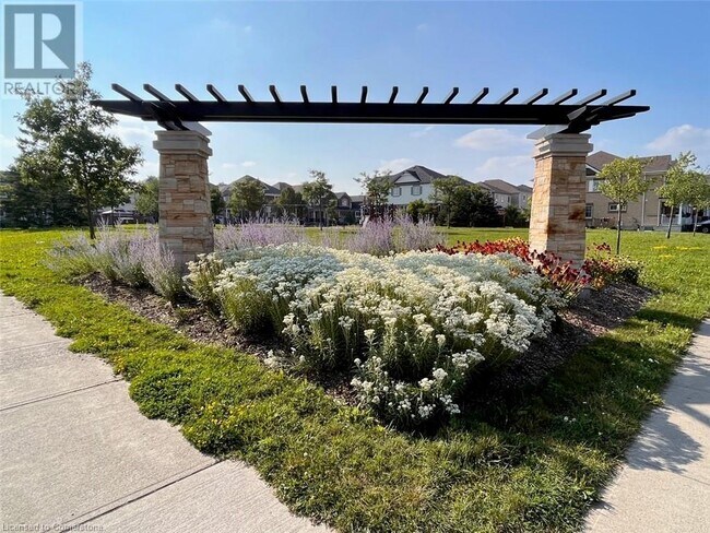 Building Photo - 40 Daylily Ln