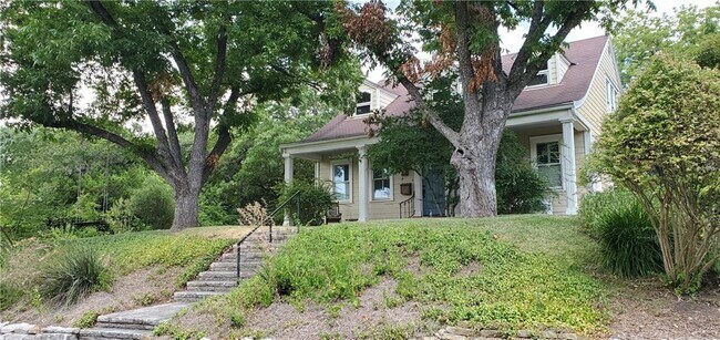 Building Photo - 1801 Alameda Dr