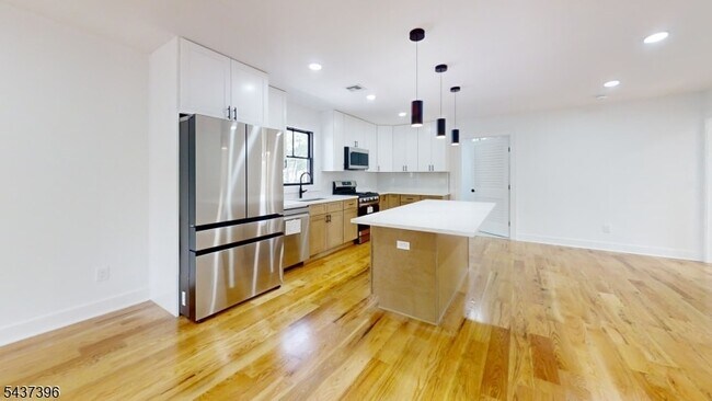 Building Photo - 703 Galloping Hill Rd