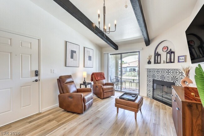 Building Photo - 950 Seven Hills Dr