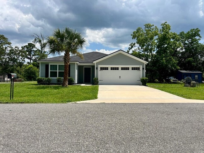 8514 Peach St Driveway - 8514 Peach St