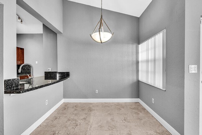Foto del edificio - 2881 N Oakland Forest Dr